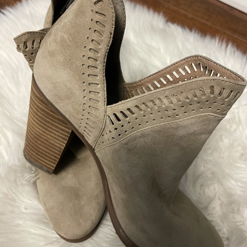 Boots - Picture 3 of 4